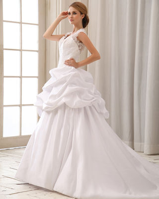 ชุดแต่งงานคอเชือกแขวนคอลูกไม้โรแมนติกพร้อมบรารูปหัวใจ